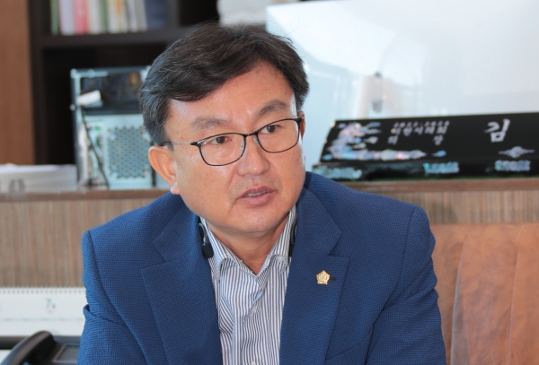김하식 이천시의회 의장